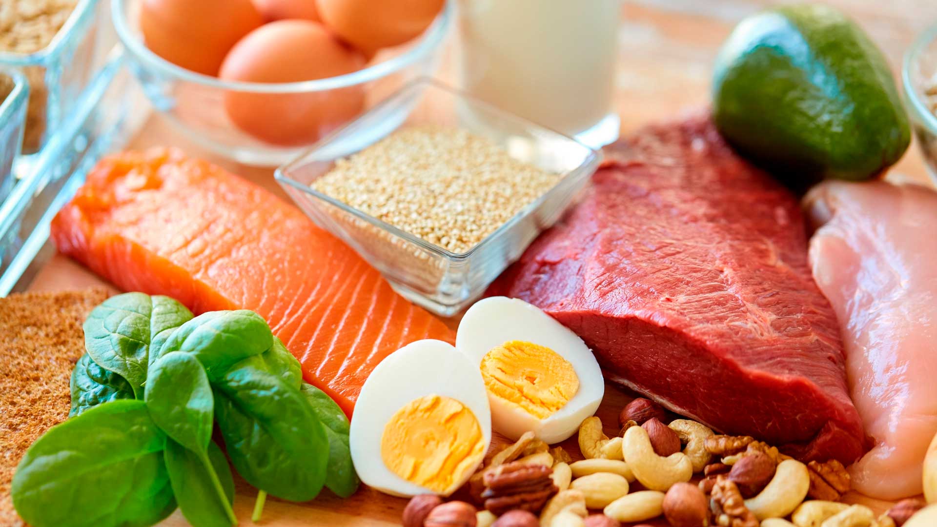 8 alimentos ricos em nutrientes: um guia de alimentos mais saudáveis que o  corpo precisa - Longevidade